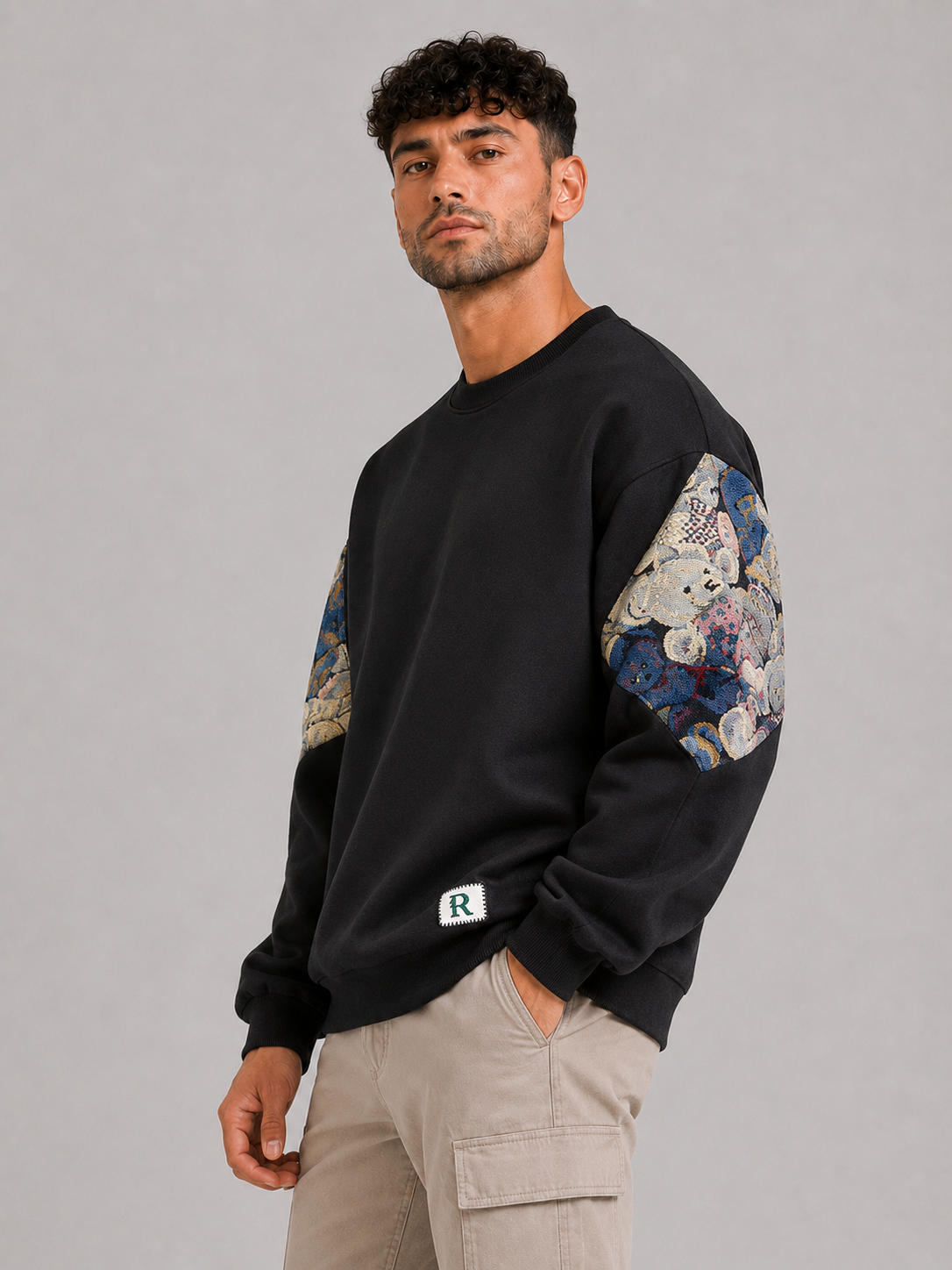 Mochuang Embroidered Pullover Sweatshirt
