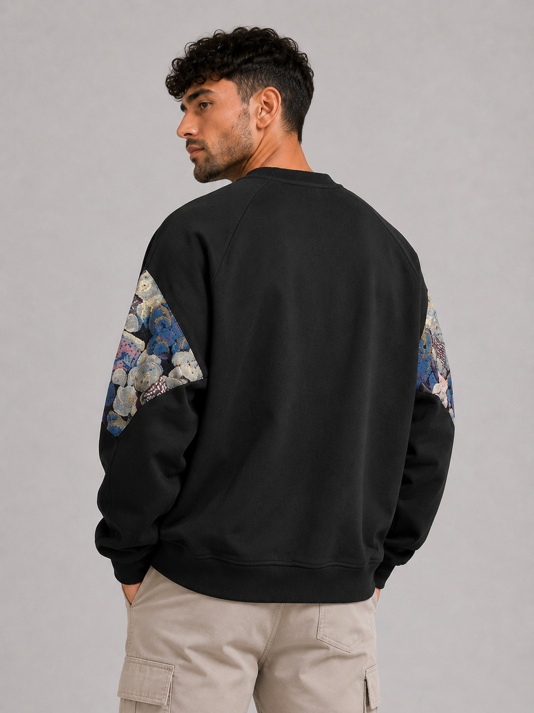 Mochuang Embroidered Pullover Sweatshirt