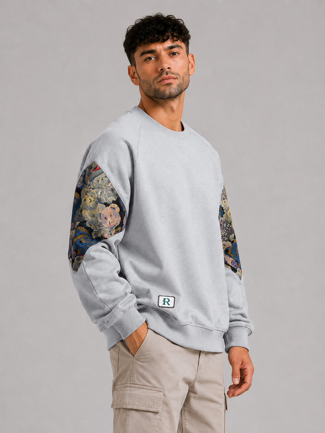 Mochuang Embroidered Pullover Sweatshirt